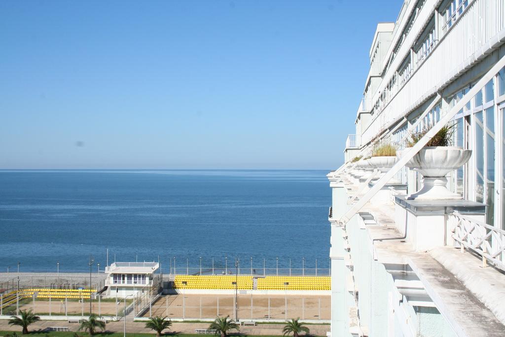 Apartment Miracle 巴统 外观 照片